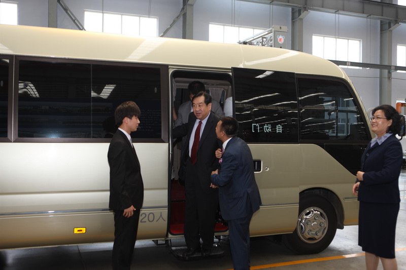 環(huán)境與資源保護委員會副主任李蒙來我公司參觀考察，景津